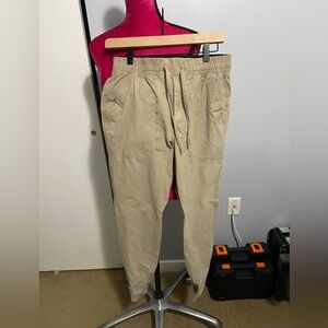 Lululemon men’s khaki pants small